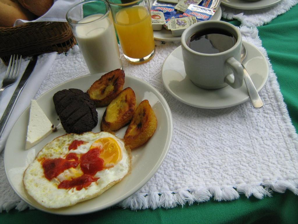 Hotel Posada De Maria Антигуа-Гватемала Экстерьер фото